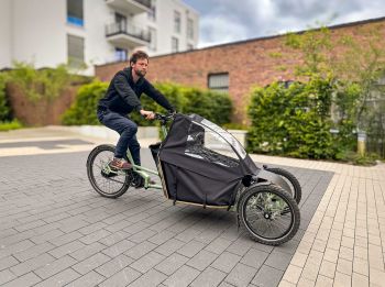 Preview: Mäx & Mäleon Regenschutz auf dem Dog Transporter Bike